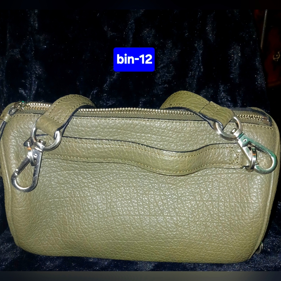 A Kenneth Cole Olive Green Leather Handbag